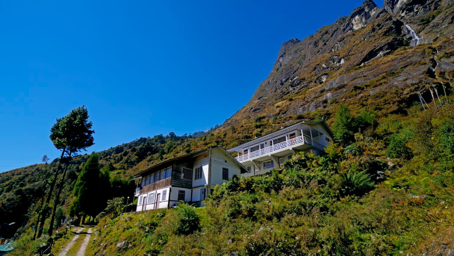 Exterior_View_2_at_Summit_Alpine_Resort_Lachung_nchabe