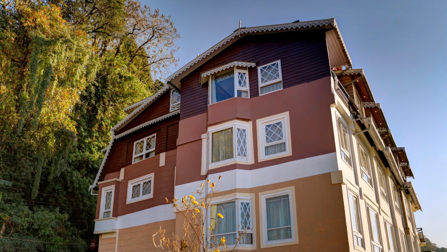 Facade_Summit_Hermon_Hotel_Darjeeling_Hotels_sodbsp