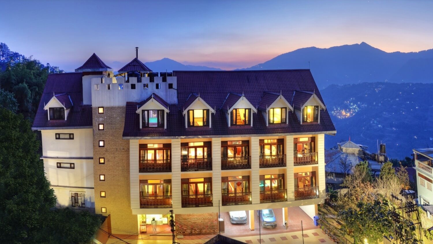 fACADE_Summit_Golden_Crescent_Resort_and_Spa_2_rbqaoi